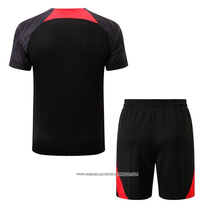 Tuta da Track
 Liverpool 2022-23 Manica Corta
 Nero
 - Pantaloncini
